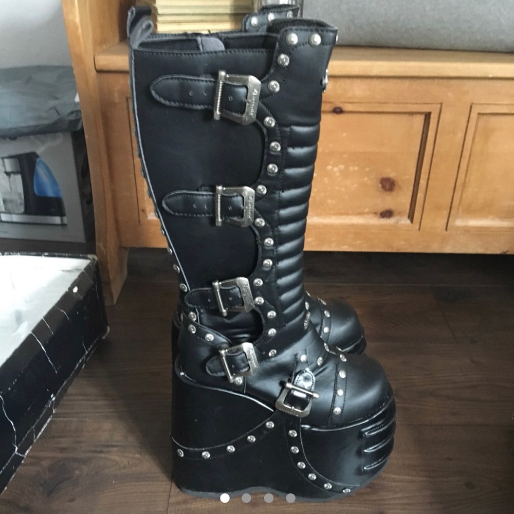 In search of demonia 317 stacked in size 9-10 mens